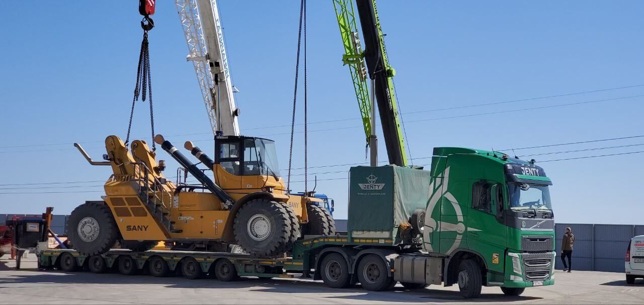 Сборка и ввод в эксплуатацию контейнерного перегружателя-ричстакера SANY SRSC45H2