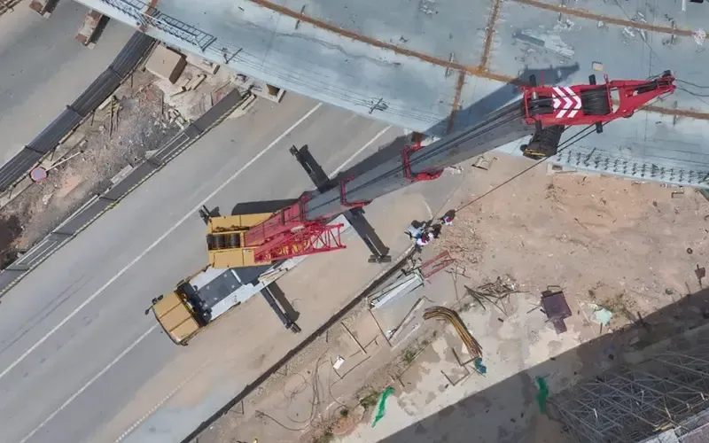 Первый 50-тонный электрический кран, представленный в отрасли, преобразует строительство в Чанше