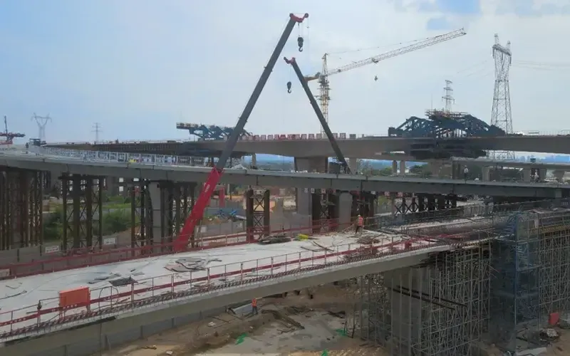 Первый 50-тонный электрический кран, представленный в отрасли, преобразует строительство в Чанше