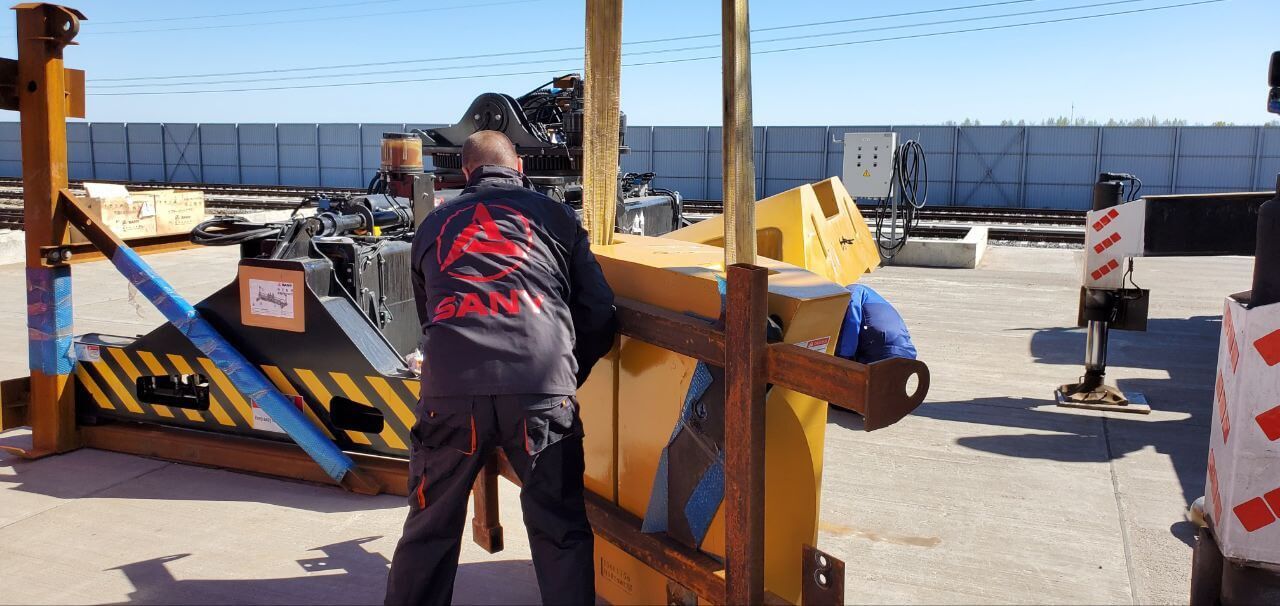 Сборка и ввод в эксплуатацию контейнерного перегружателя-ричстакера SANY SRSC45H2